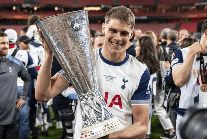 世界杯高清直播-巴萨锁定范德芬替代巴斯托尼，荷兰中卫或今夏加盟|巴塞罗那|热刺|亚历山德罗·巴斯托尼|托特纳姆热刺|国际米兰_新浪体育_新浪新闻