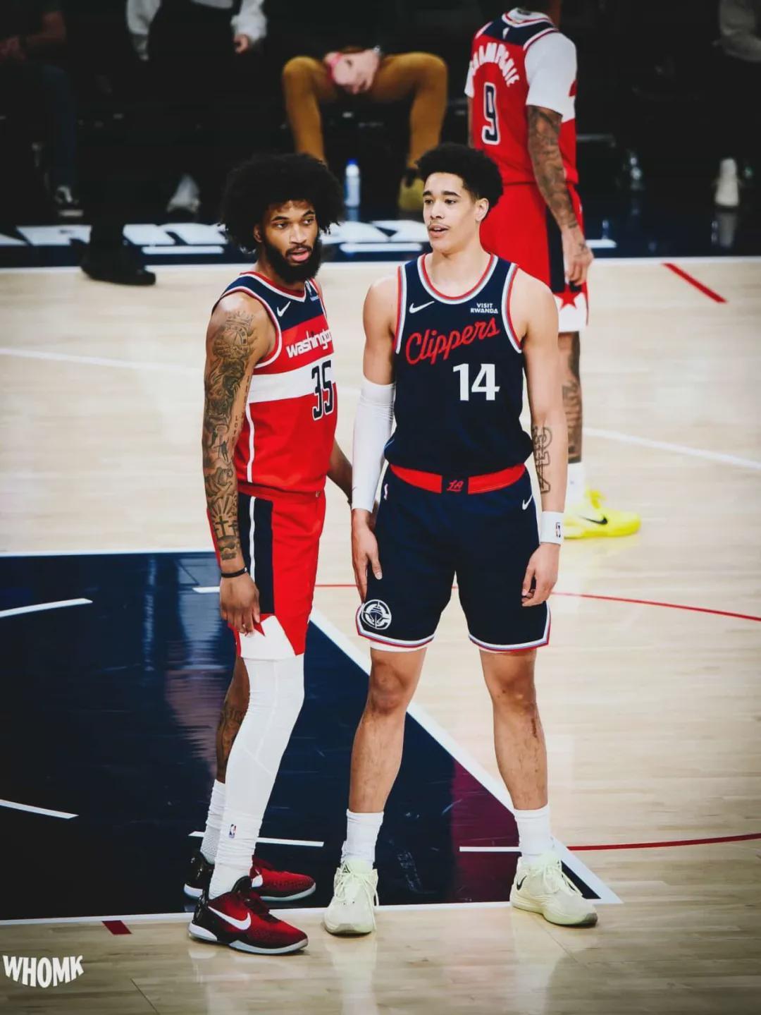 倒地惨叫！架回更衣室！快船遭遇沉重打击