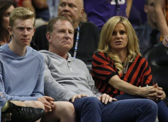 世界杯直播app下载-太阳老板低俗演讲视频曝光 三句话不离下流段子