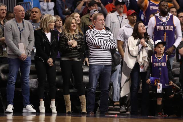 世界杯直播app下载-太阳老板低俗演讲视频曝光 三句话不离下流段子