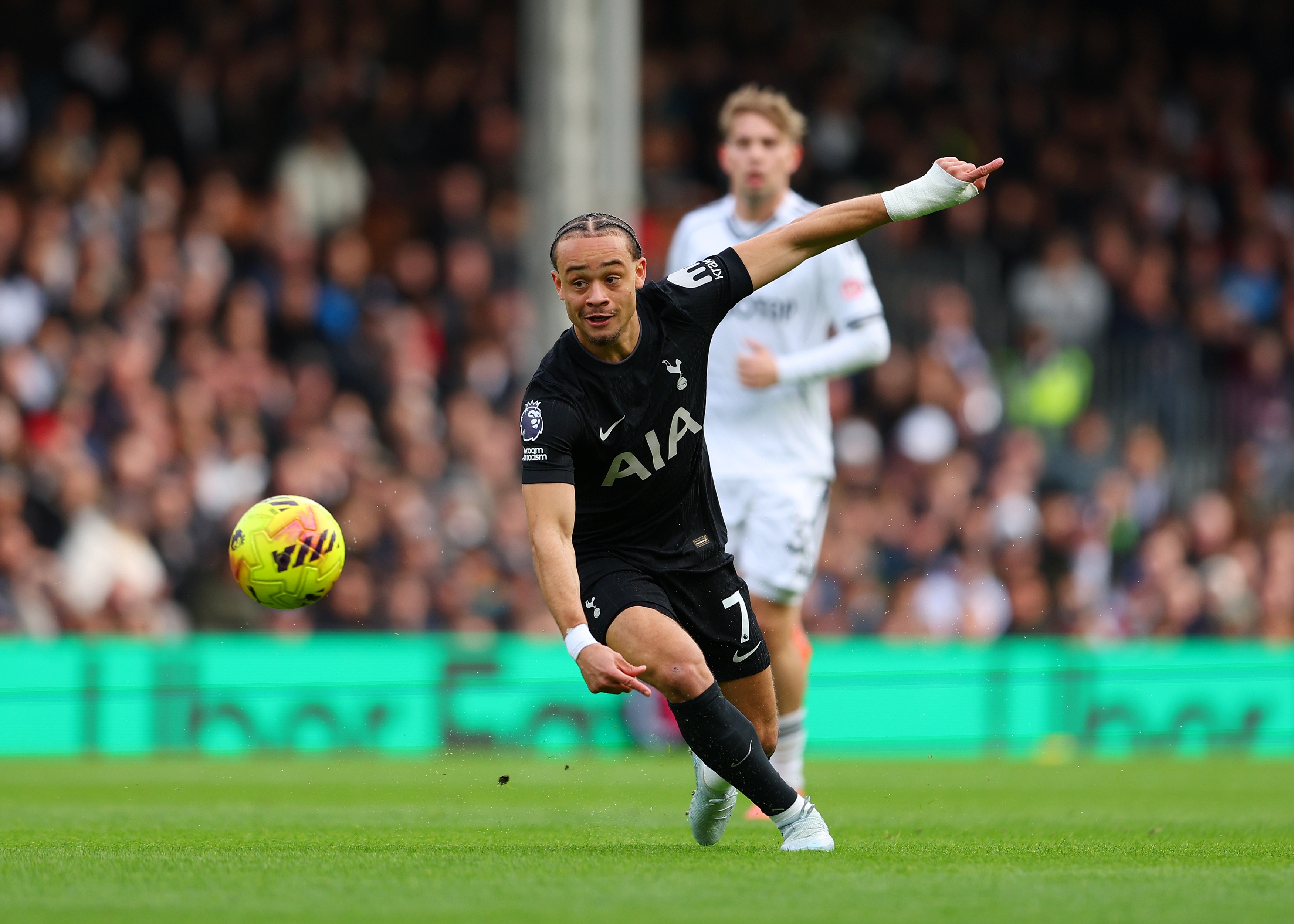 世界杯直播app下载-6500万欧血亏！热刺签22岁西蒙斯33场2球，28轮29分濒临降级区