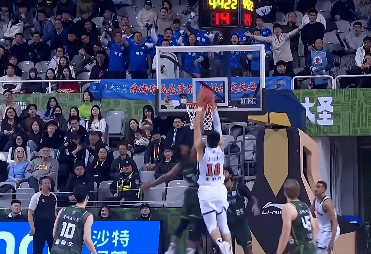 世界杯高清直播-广东87-71战胜同曦 球员评价：焦泊乔满分，4人及格，5人低迷