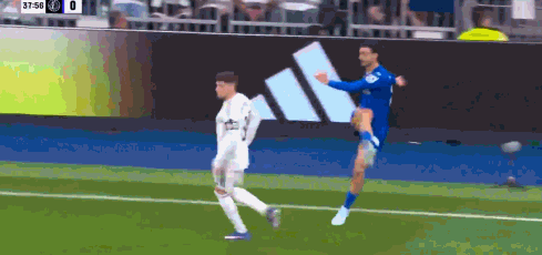 0-1耻辱！14亿欧皇马10天2败：已落后巴萨4分 吕迪格再现杀人动作