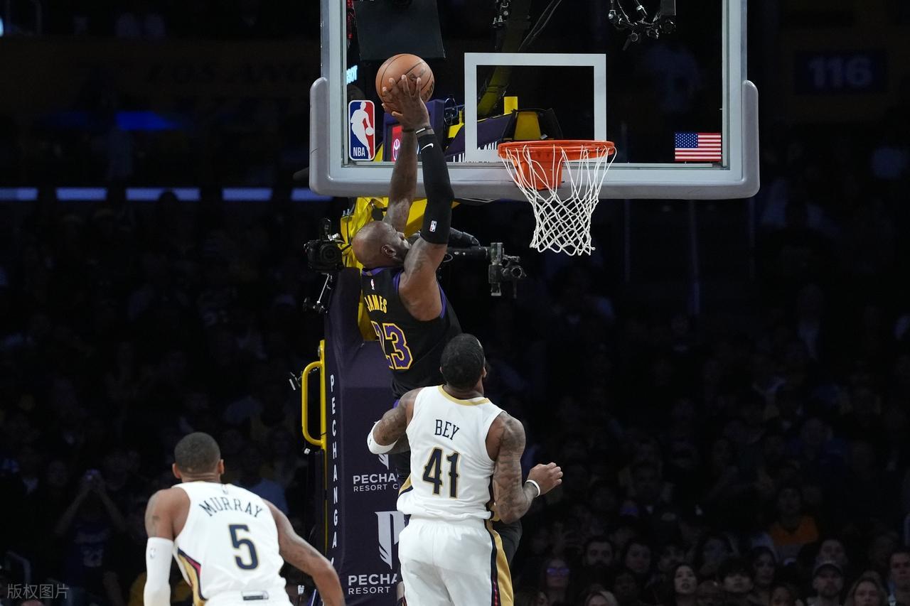 世界杯官方入口更新-罕见！詹姆斯放弃垃圾时间刷分！锡安心态崩了，东契奇27+10+7！