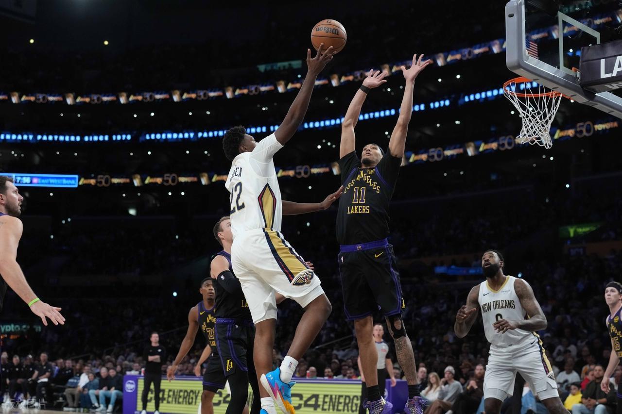 世界杯官方入口更新-罕见！詹姆斯放弃垃圾时间刷分！锡安心态崩了，东契奇27+10+7！