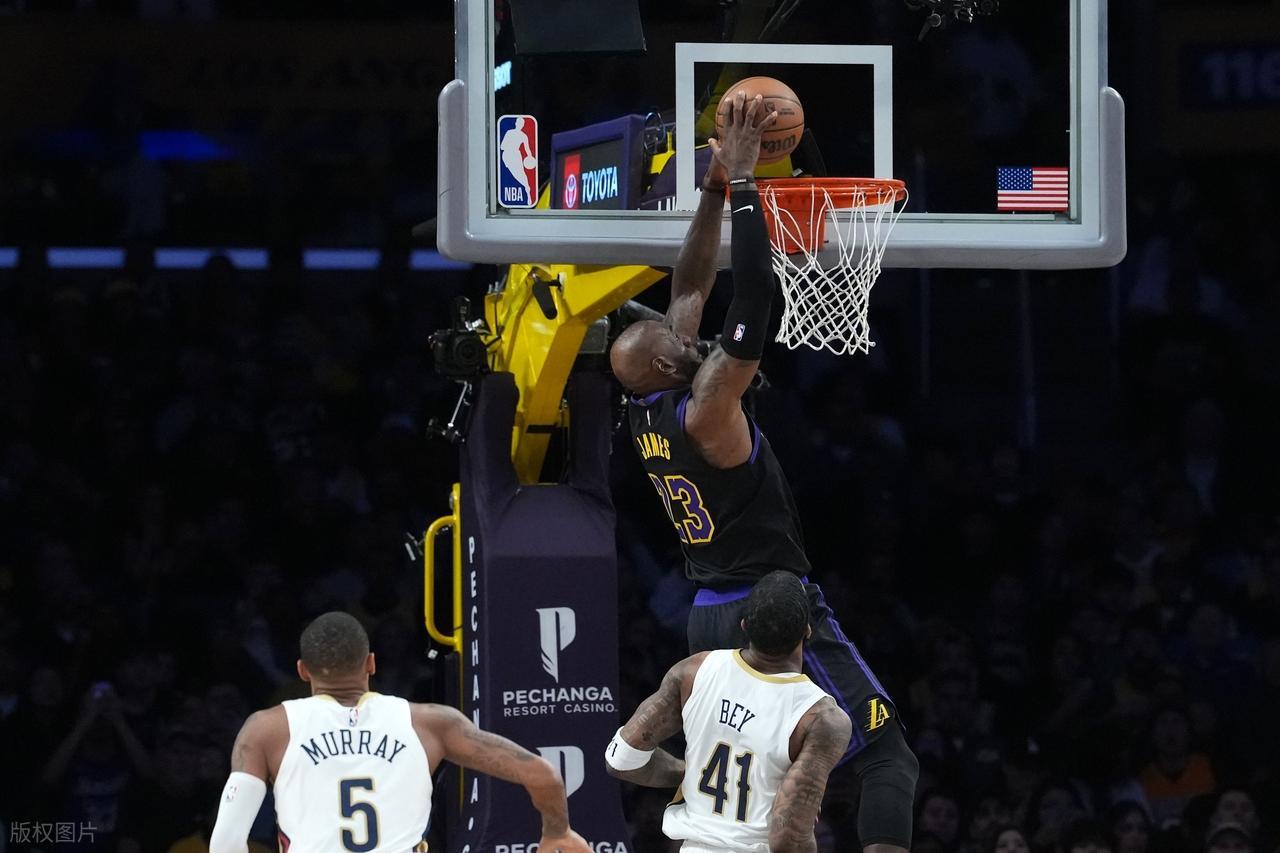 世界杯官方入口更新-罕见！詹姆斯放弃垃圾时间刷分！锡安心态崩了，东契奇27+10+7！