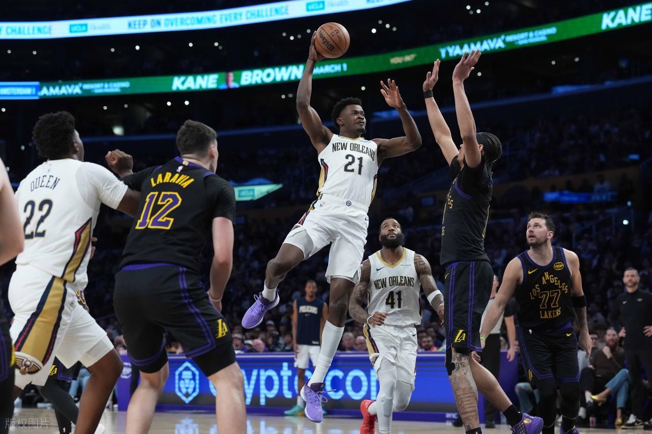 世界杯官方入口更新-罕见！詹姆斯放弃垃圾时间刷分！锡安心态崩了，东契奇27+10+7！