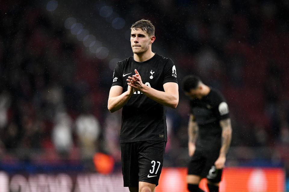 世界杯客户端升级-全员卧底？热刺欧冠离大谱 开场22分钟4次失误送礼 22岁门将获0分